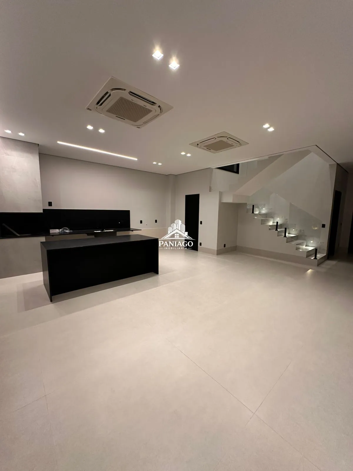 Imagem Casa à Venda no Ginco Florais Pérola | 213m² | 3 Suítes | Piscina Com Hidromassa