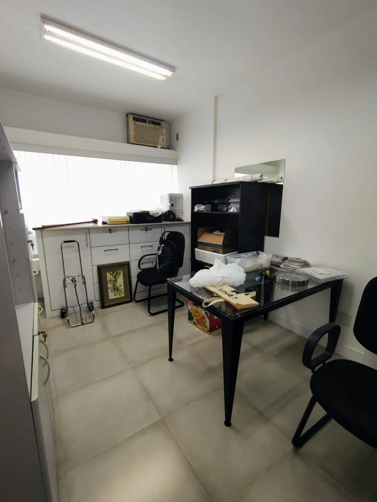 Imagem Sala ampla pois é ligada a outra ao lado do Colégio Santa Inês perto do Zaffari.