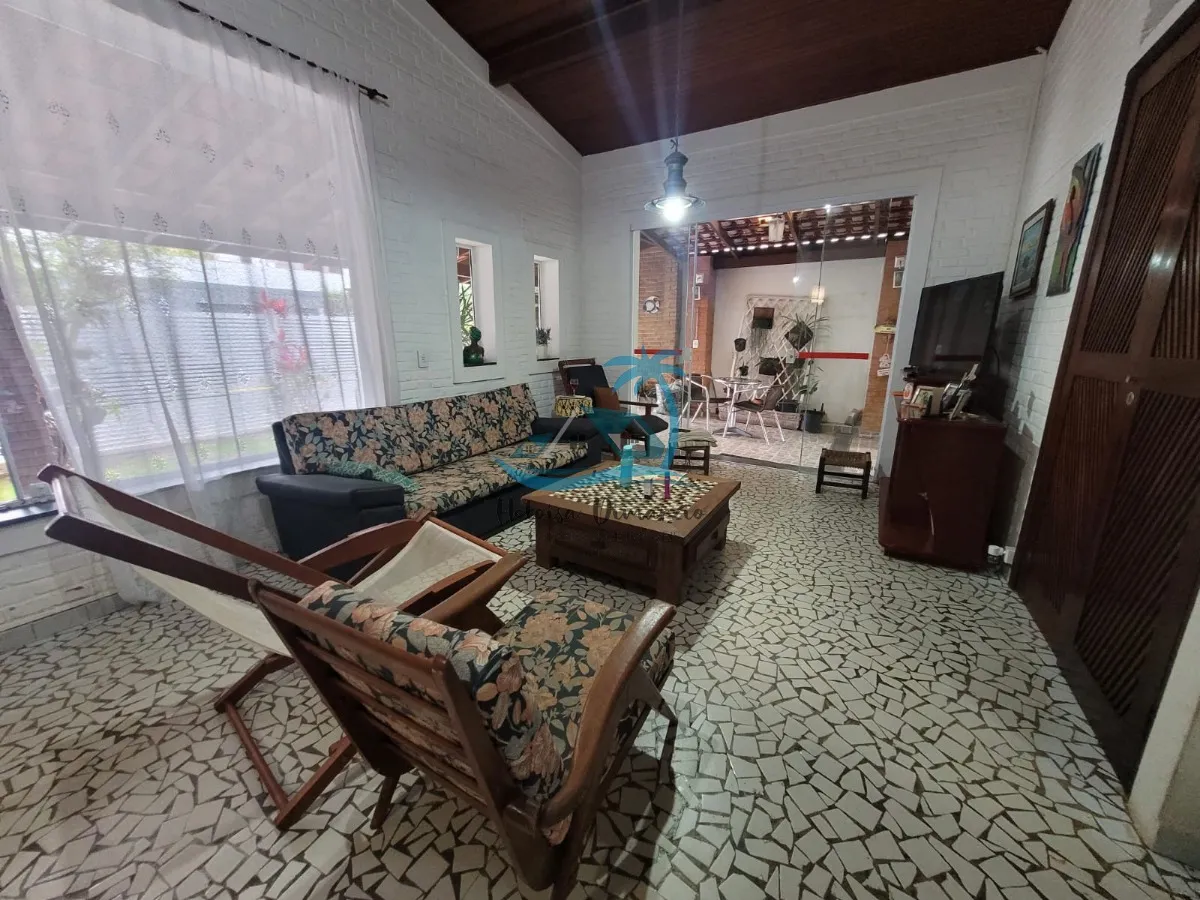 Imagem Excelente casa térrea com 5 dormitórios a venda à 200 metros da orla do Itaguá em Ubatuba.