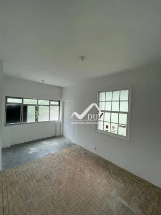 Imagem Sobrado isolado em excelente localização. 168m² de área útil.