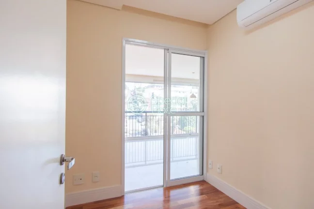 Imagem Apartamento com reforma impecável e com uma bela vista para o Campo de Marte!!! São 94m² de área...