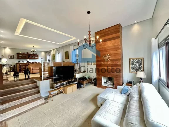 Imagem Casa Espetacular no Golf Village na Granja Viana