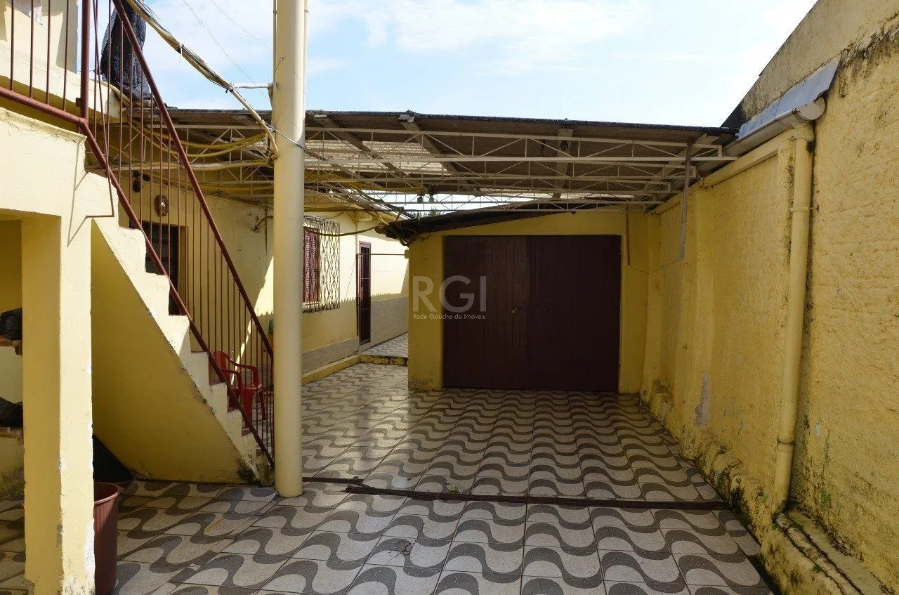 Imagem Casa Com 5 dormitórios no Bairro Partenon