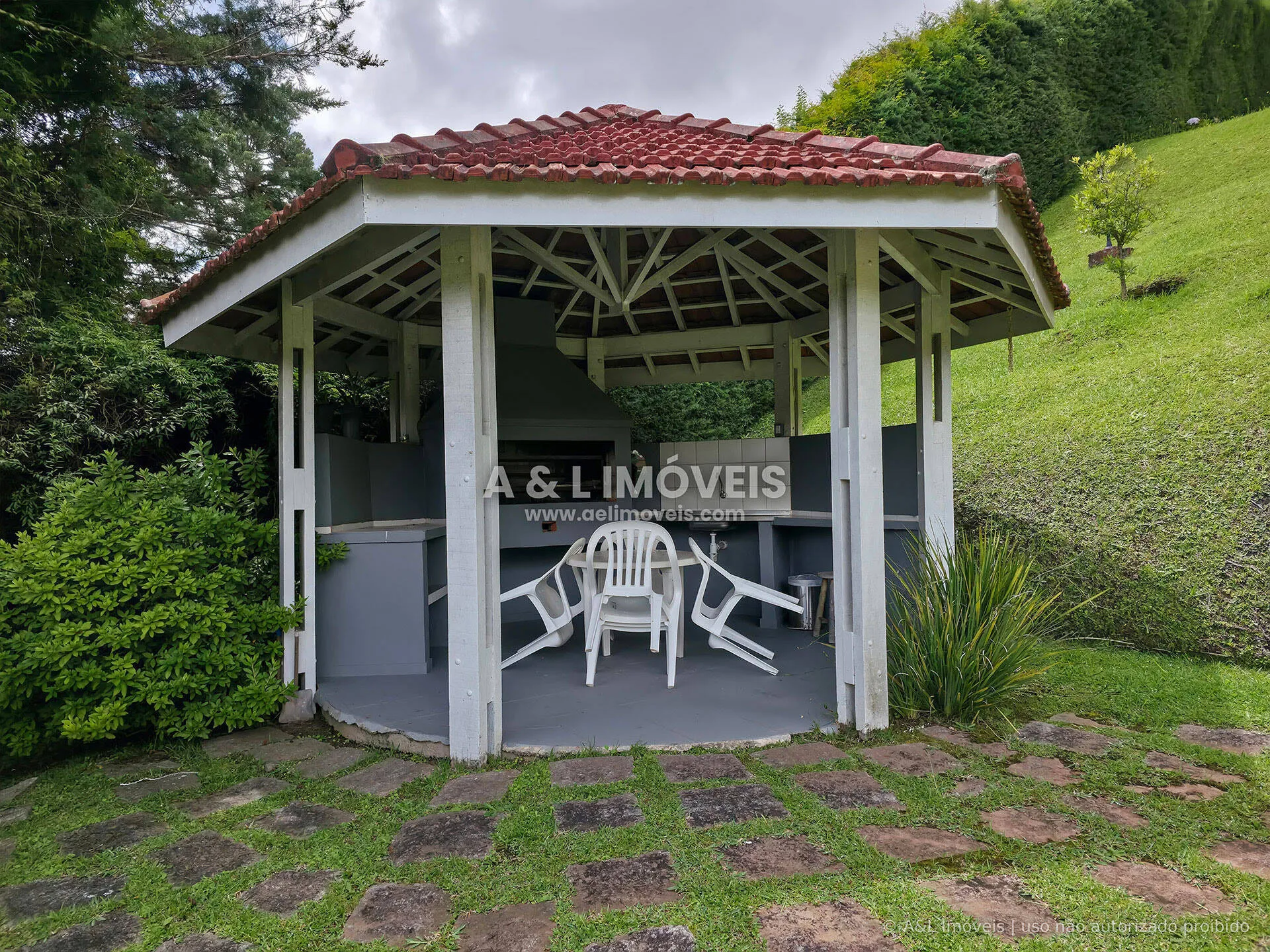 Imagem Duplex Vila Everest | 75 m², 2 Suítes, Lareira e Varandas Envidraçadas