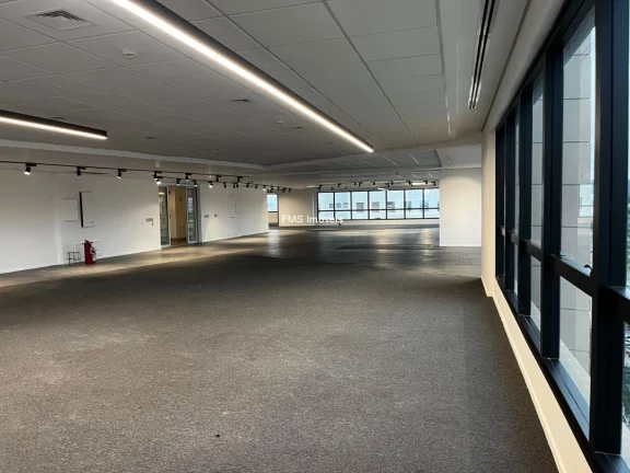 Imagem Conjunto comercial com 1.354m² para locação em Alphaville.