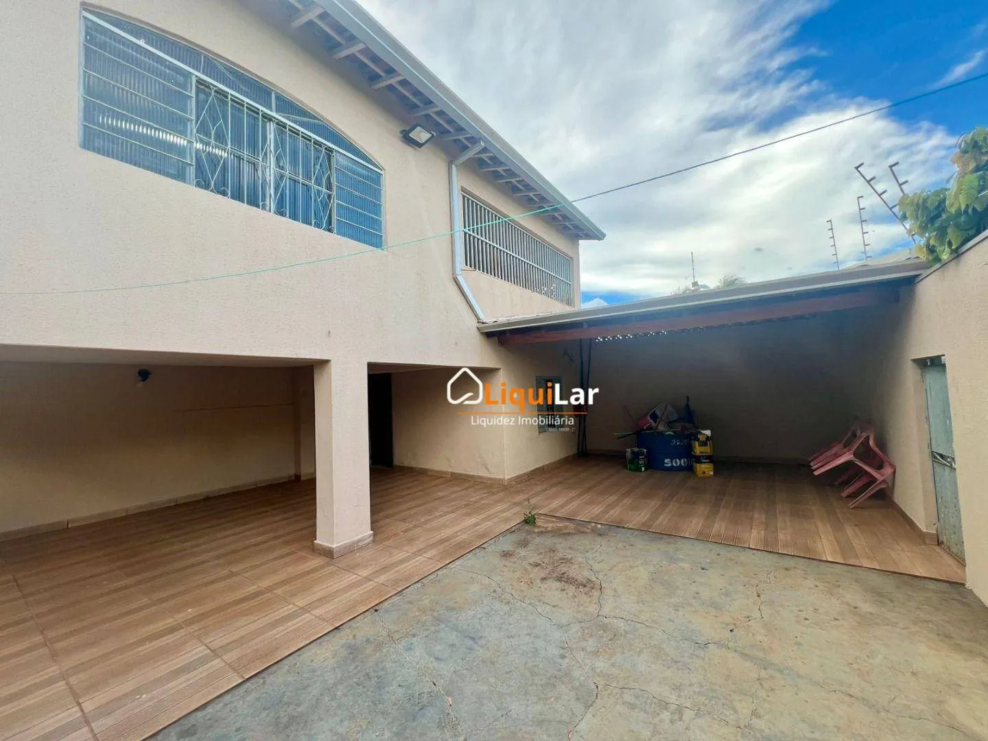 Imagem Imóvel Amplo com Dupla Aptidão Residencial ou Comercial em Terreno de 600 m² com Varanda Gourmet