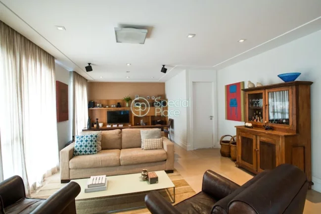 Imagem Lindo apartamento com 163m2 em rua muito procurada no Panamby. Condomínio com lazer completo destac...