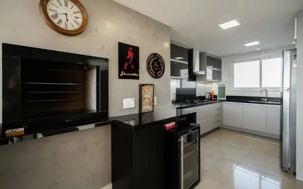 Imagem Vende-se amplo apartamento com 3 suítes, 126m² e 2 vagas - Petrópolis