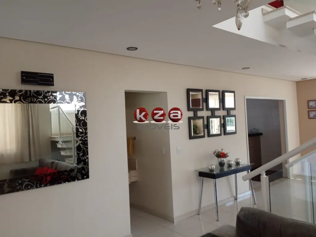 Imagem Imperdível oportunidade! Casa no condomínio Portal do Jequitibá à venda em Valinhos-SP, 3 suítes, 2 salas, 4 banheiros, 4 vagas de garagem e 278m².