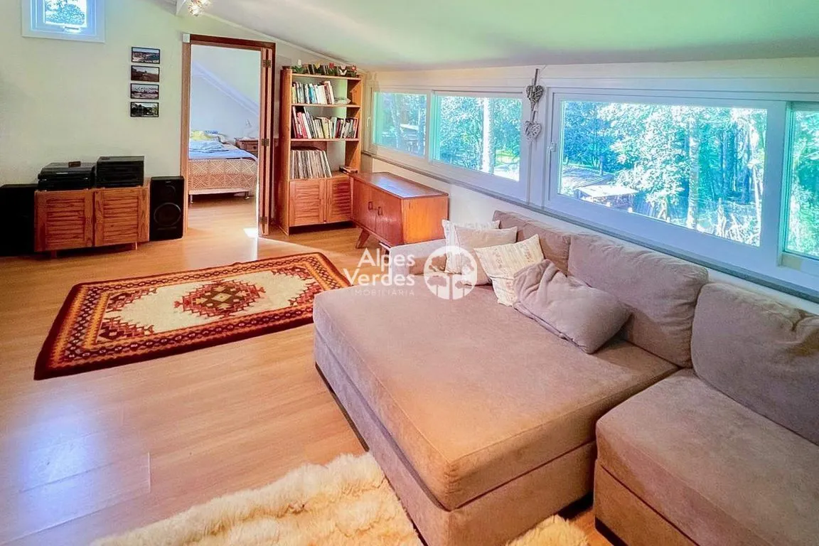 Imagem Vende-se Casa em Canela, com 05 dormitórios