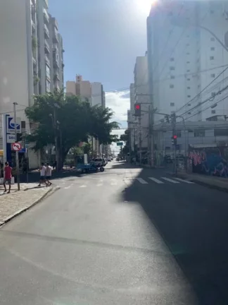 Imagem A 5ª Avenida Imóveis selecionou esse bem localizado apartamento tipo casa com 3/4, 213m² de área, na Av. Princesa Isabel, a poucos do Porto da Barra