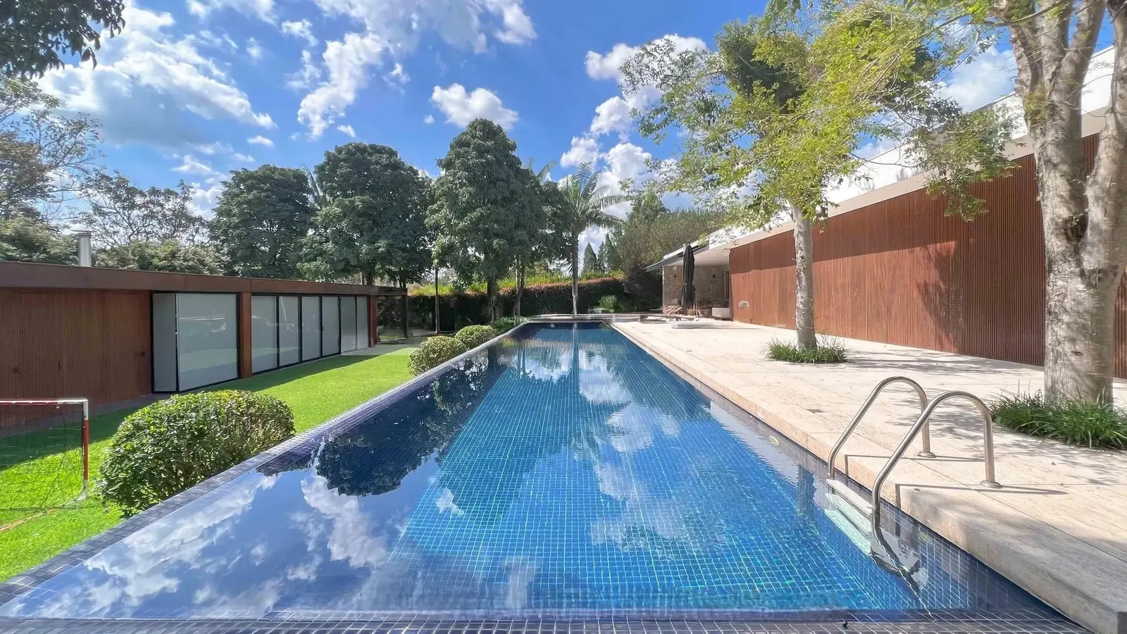 Foto do imóvel Casa à venda na Fazenda Boa Vista, Villa 620, com 4 suítes, 790 m², terreno de 2.600 m² e projeto de Marcio Kogan em Fazenda Boa Vista, PORTO FELIZ - SP