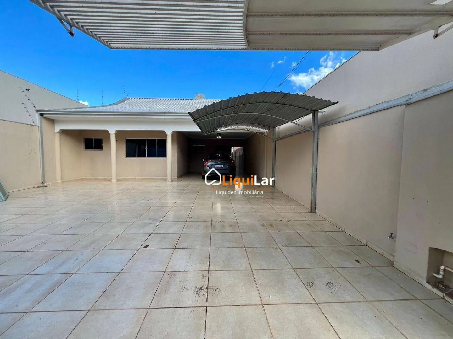 Imagem Imóvel Amplo com Dupla Aptidão Residencial ou Comercial em Terreno de 600 m² com Varanda Gourmet