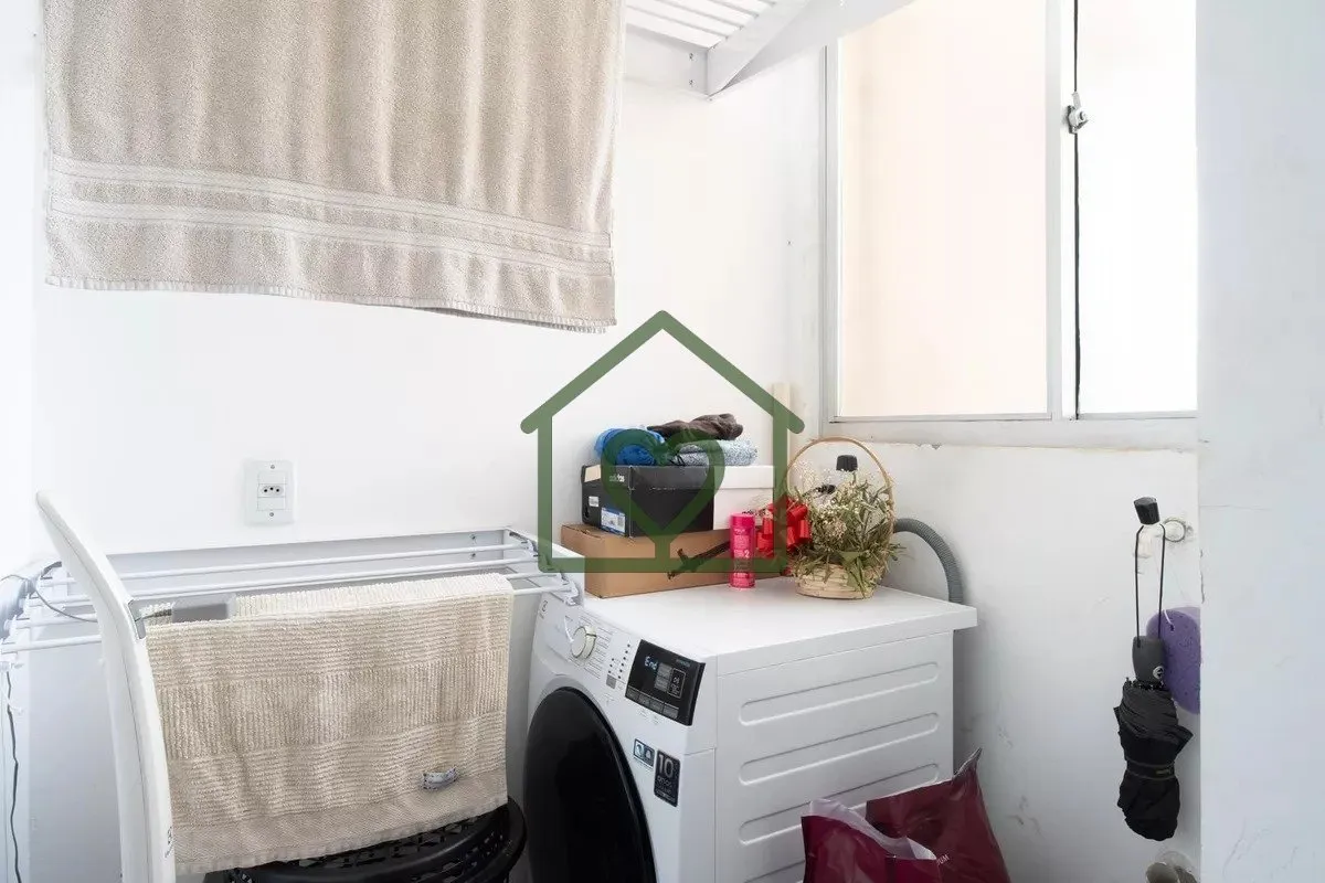 Imagem Apartamento mobiliado de 1 dormitório à venda no Bairro Glória, em Porto Alegre.
Imóvel recentem...