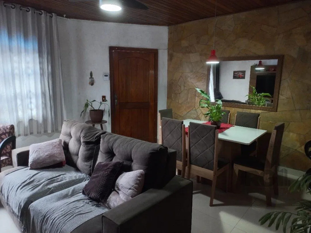 Imagem Casa 2 dormitórios com piscina na Vila Nova Porto Alegre