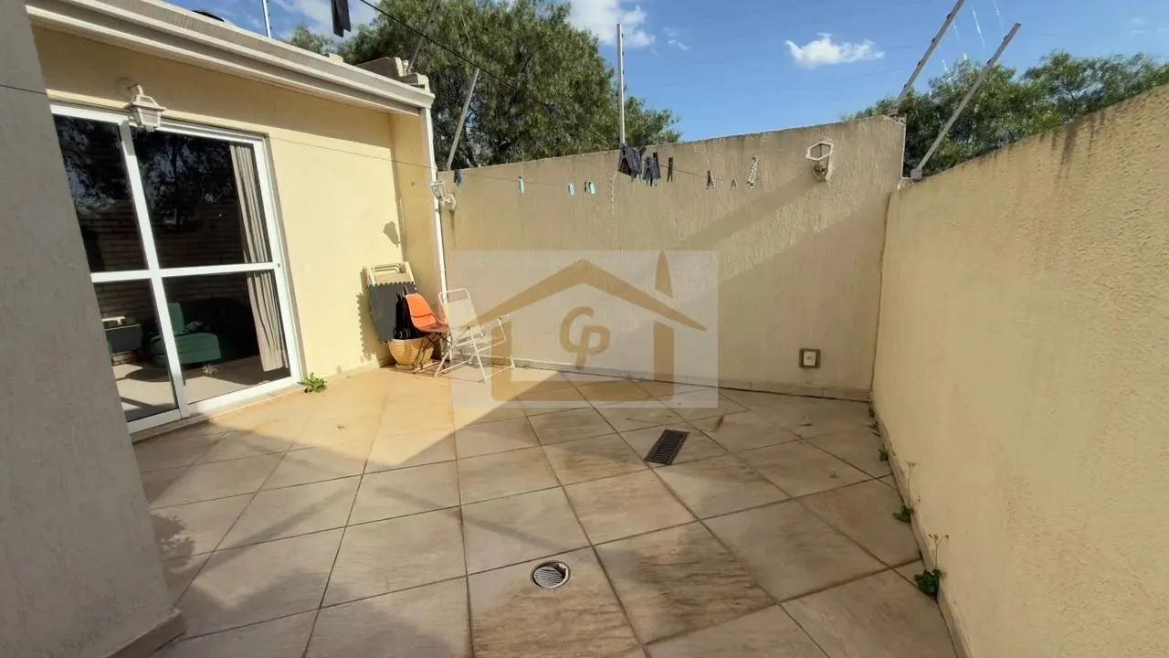 Imagem Casa com 3 Quartos, Quintal e 3 Vagas