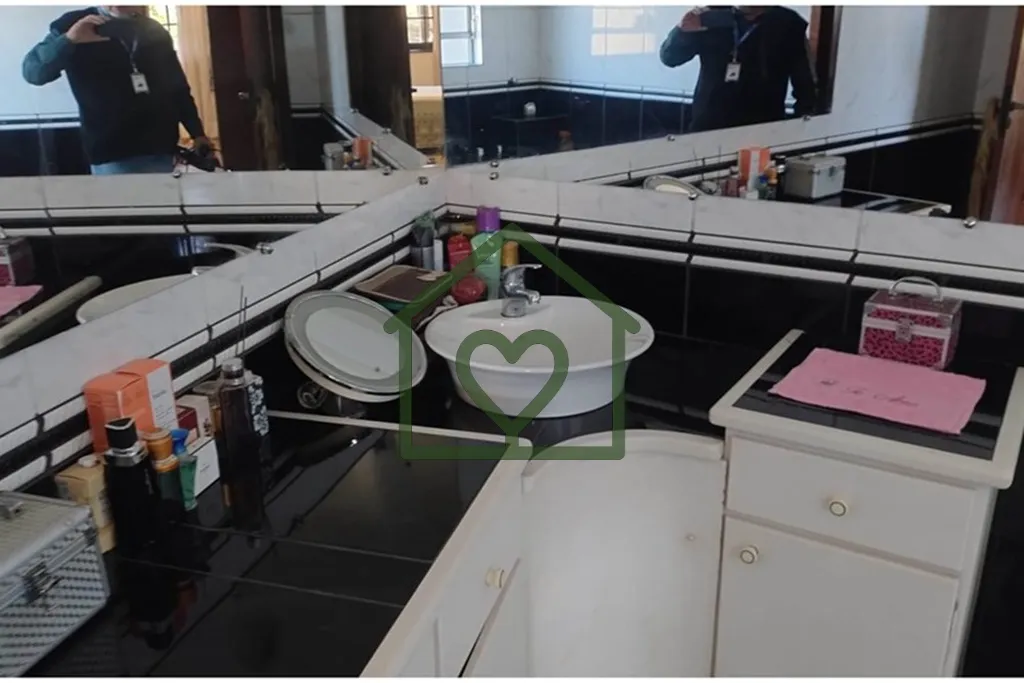Imagem Esta residência única oferece 231 m² de área construída, combinando conforto, praticidade e cha...