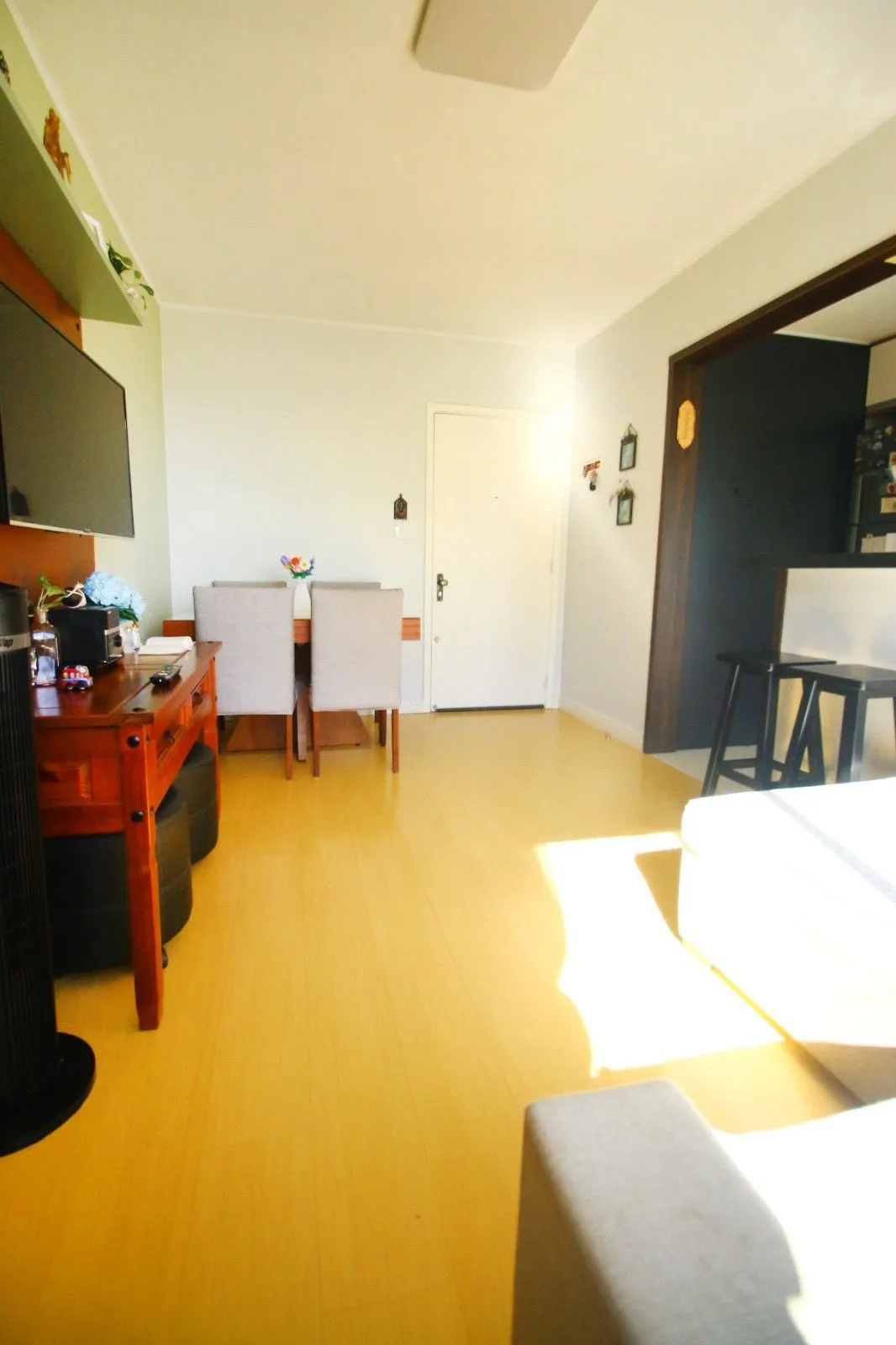 Imagem Apartamento Semi Mobiliado com Vista para Praça na Medianeira - 2 Dormitórios e Excelente Localização!