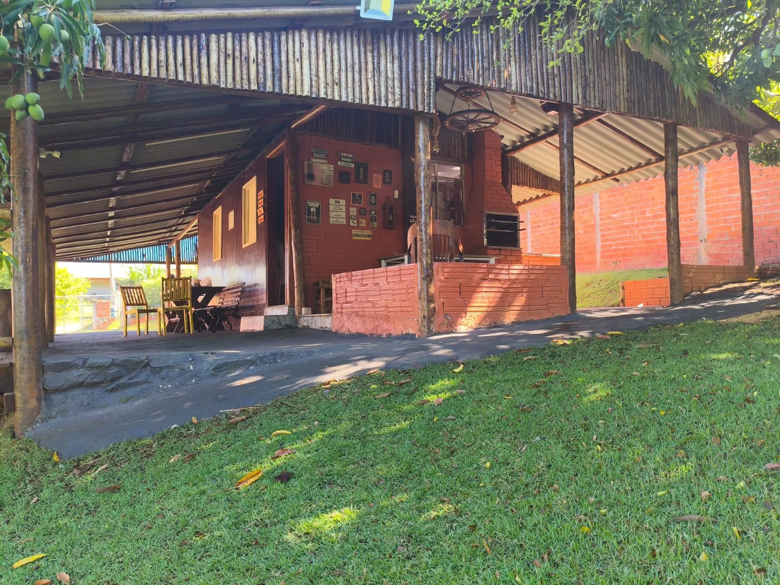 Linda chácara em Salto de Pirapora com pomar, campo de futebol e muito mais ! em Piraporinha, Salto de Pirapora - SP
