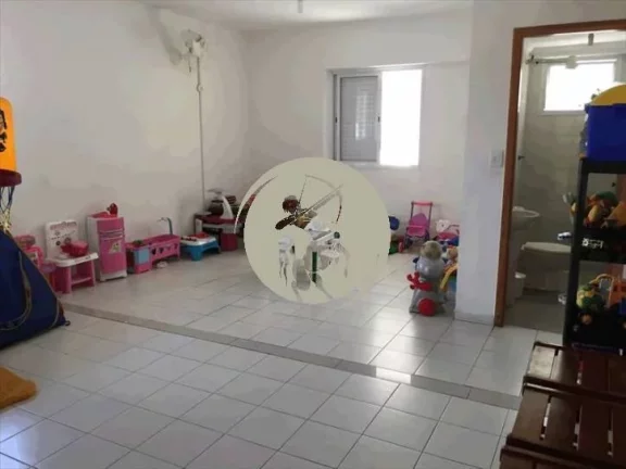 Imagem SALA COM CABEAMENTO DA TV À CABO NET E AR CONDICIONADO INSTALADO 2 DORMITÓRIOS SENDO UMA SUÍTE E ...