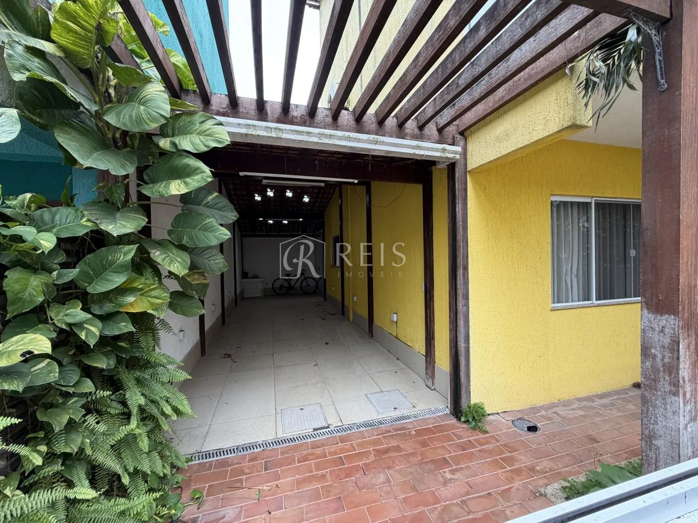 Imagem Casa para Venda em Rio das Ostras, Chácara Mariléa, 3 dormitórios, 1 suíte, 4 banheiros, 2 vagas