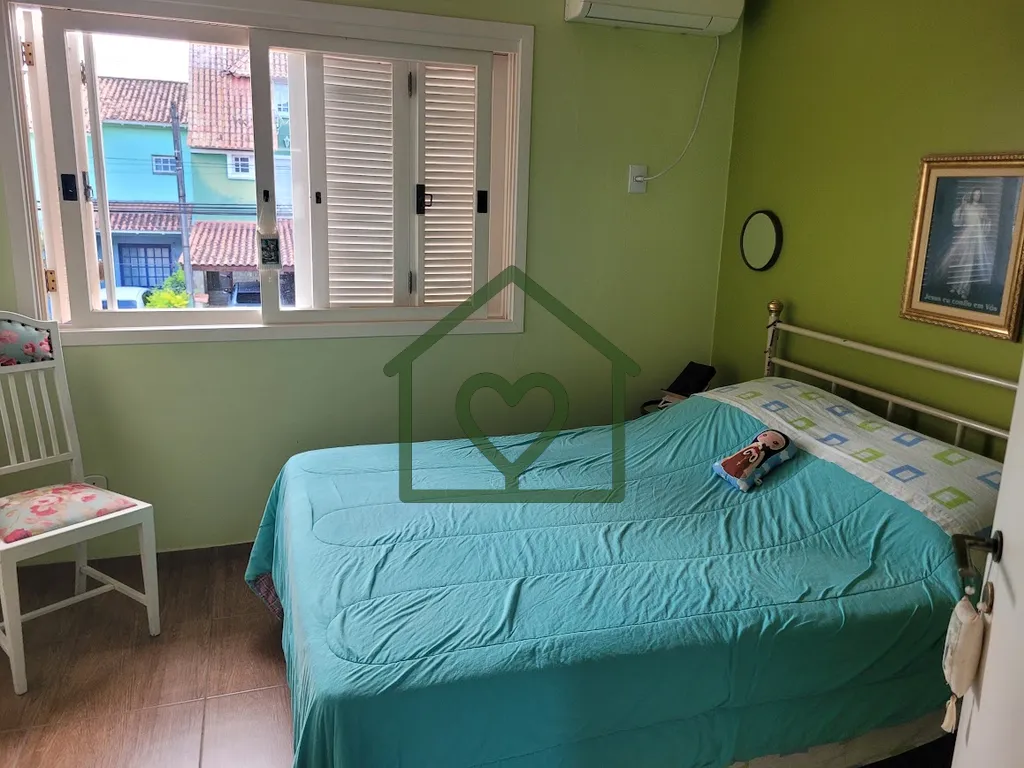 Imagem Casa Aconchegante em Condomínio Fechado 133m² 2 Dormitórios + Sótão Se você procura segurança...