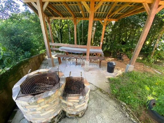 Imagem Sítio a VENDA, no Bairro Rolador, em Canelinha 10 Km, do centro. Nesse passa um ribeiro de cachoeira nos fundos da casa Tendo uma casa de 2 dormitóri