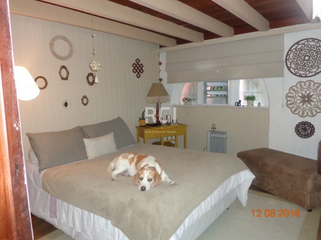 Imagem Casa para Venda - 240m², 6 dormitórios, 4 vagas - Teresópolis