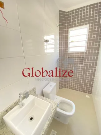 Imagem Linda casa à venda com 2 dormitórios sendo 1 suíte por R$ 660.000,00