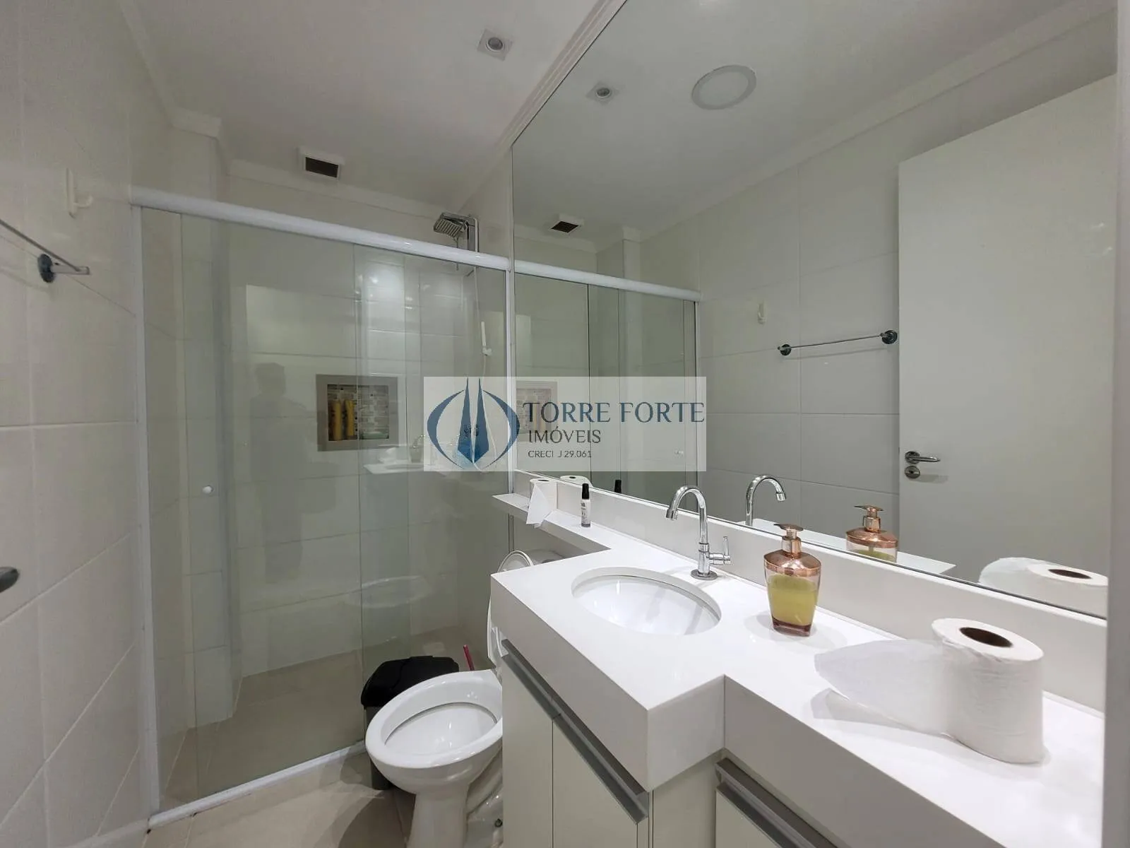 Imagem Maravilhoso apartamento 3 dormitórios, 1 suíte, 2 vagas pé na areia