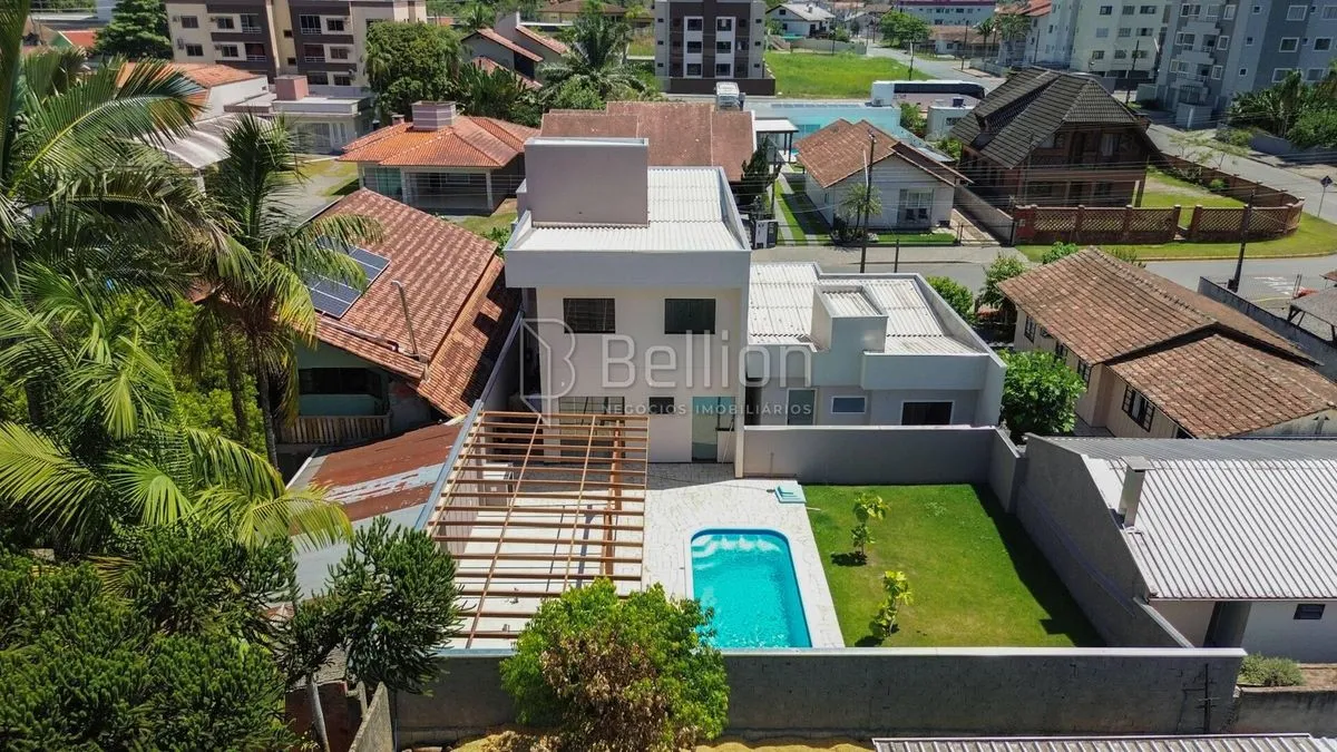 Imagem Sobrado com suíte e piscina no bairro Quintino - Timbó