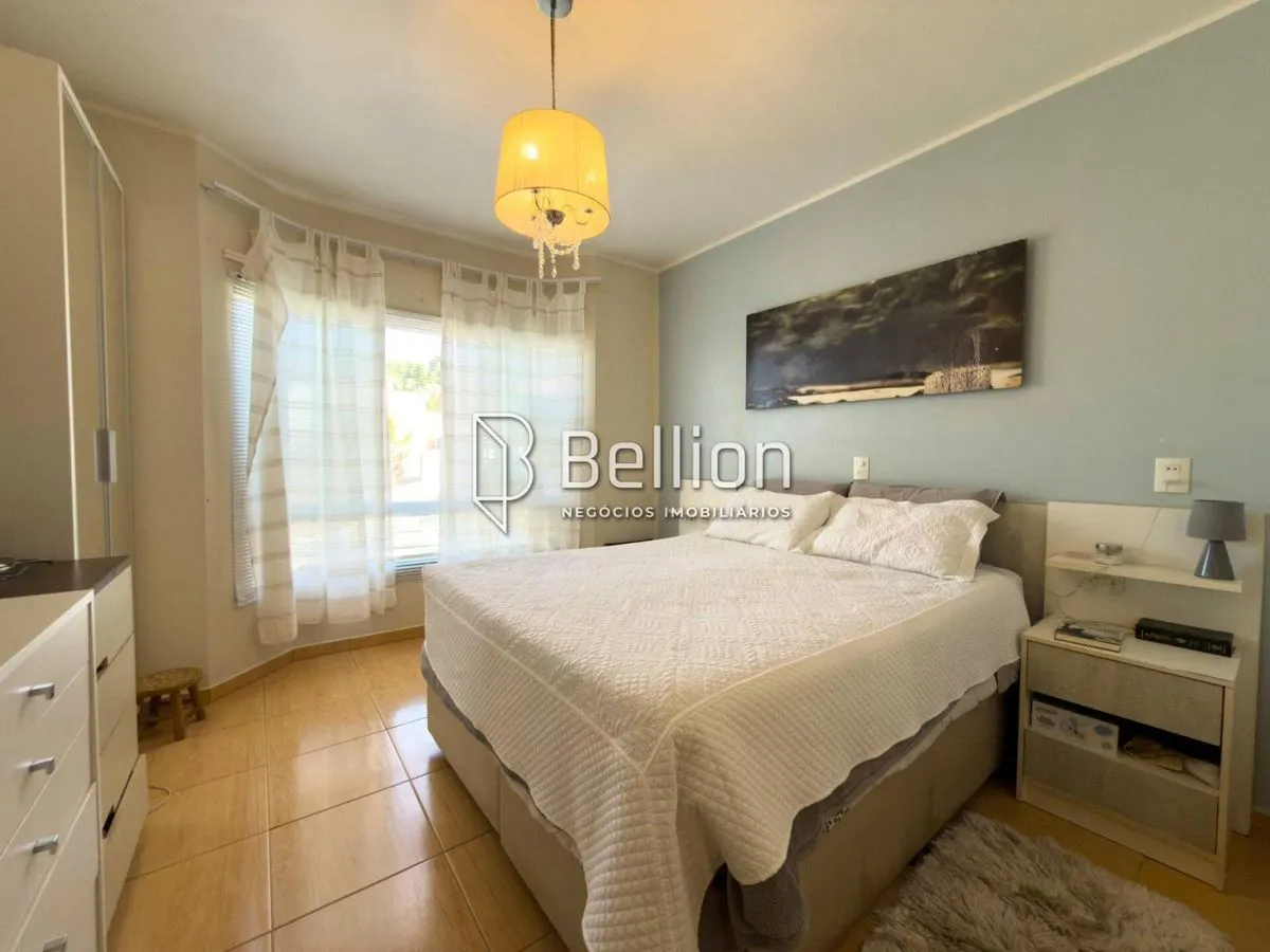 Imagem Casa semi mobiliada, com amplo terreno e piscina no Centro de Rio dos Cedros