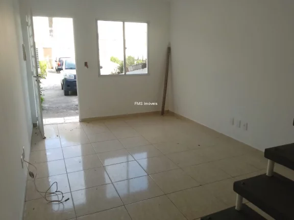 Imagem Casa em Condomínio à Venda em Cotia-SP, Bairro Maranhão: 2 Quartos, 3 Salas, 2 Banheiros, 1 Vaga de Garagem - 68,00 m²