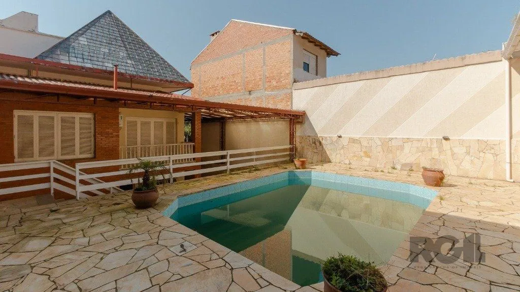 Imagem Casa com 4 dormitórios, 4 vagas no bairro Vila Jardim
