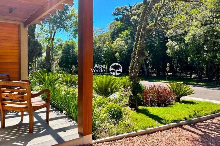 Imagem Vende-se Casa em Condominio com 3 suites a 5 minutos da Rua Coberta