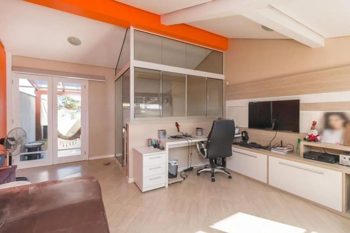 Imagem Casa com 03 quartos no Bairro de Ipanema em Porto Alegre/RS