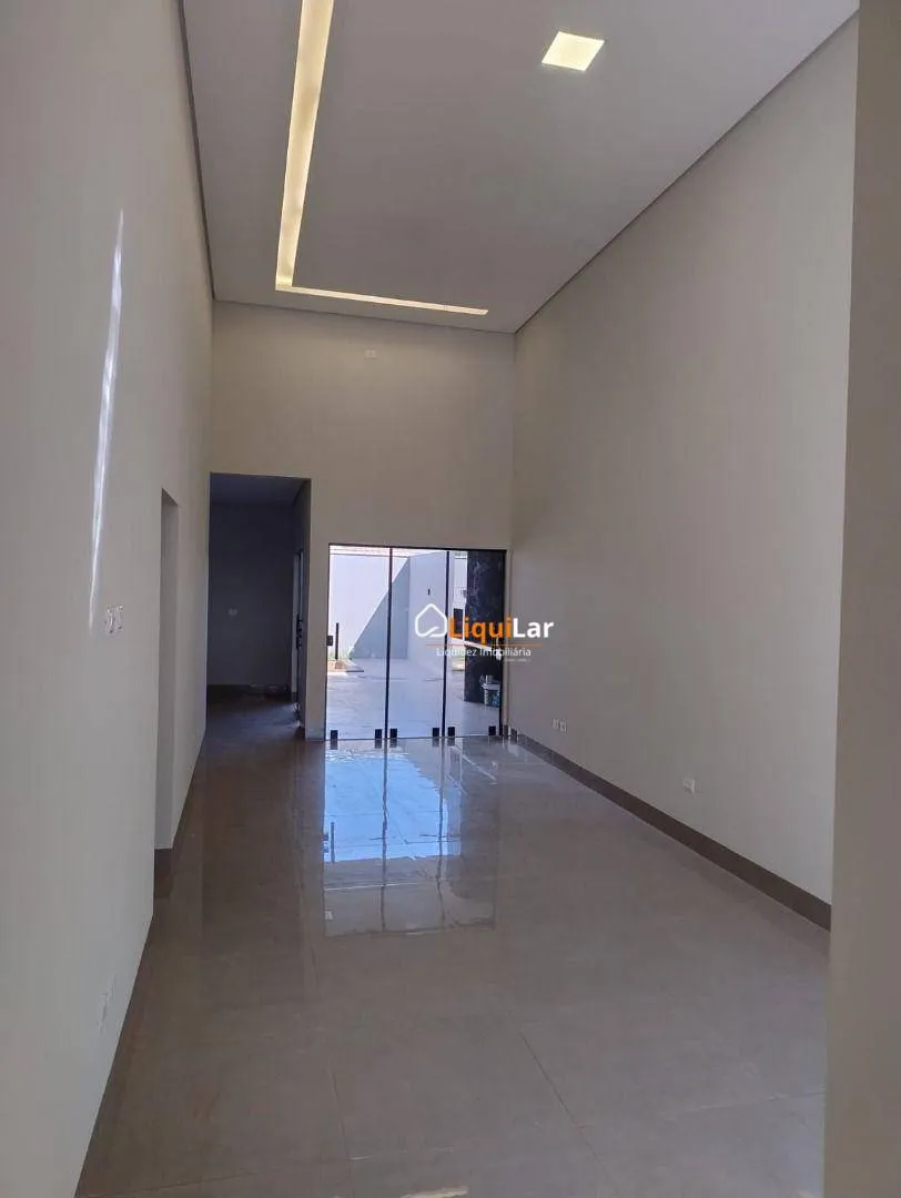 Imagem Casa Térrea à Venda no Rita Vieira com Piscina, Pé-Direito Duplo, Suíte e Área Gourmet