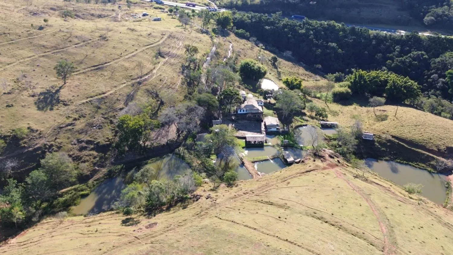 Imagem Excelente fazendinha à venda em Carmópolis de Minas, com área total de 54 HECTARES