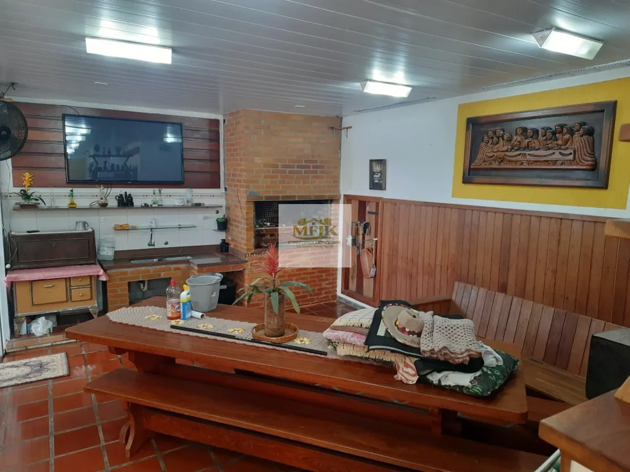 Imagem Imperdível: Casa à venda em Curitiba-PR, Boa Vista, 3 quartos, 1 suíte, 1 sala, 2 banheiros, 4 vagas de garagem.