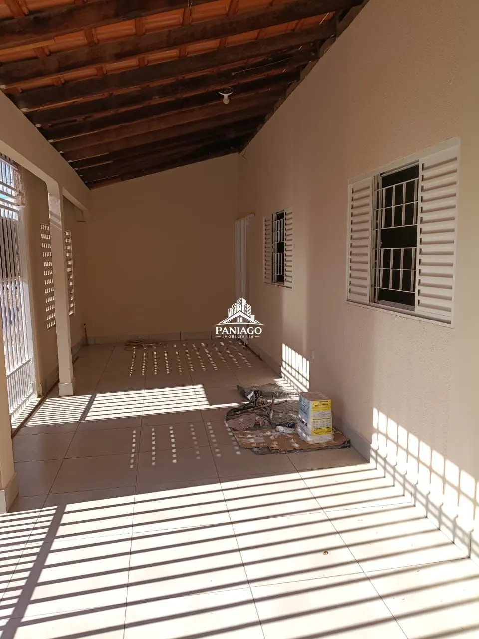 Imagem CASA À VENDA NO CPA IV 2/4 SENDO UMA SUITE