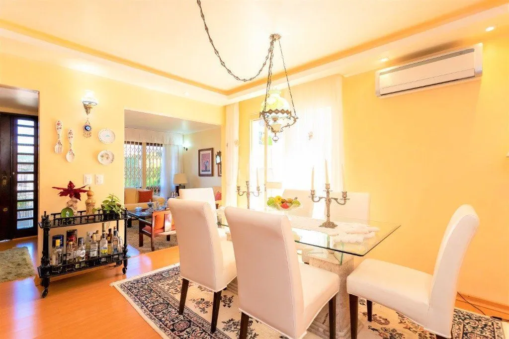 Imagem Casa para Venda - 228m², 4 dormitórios, sendo 1 suites, 5 vagas - Teresópolis