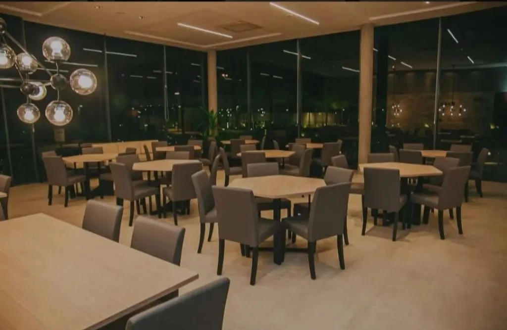 Imagem Casa de alto padrão em Intermares com 3 suítes, área gourmet, condomínio completo e excelente localização.