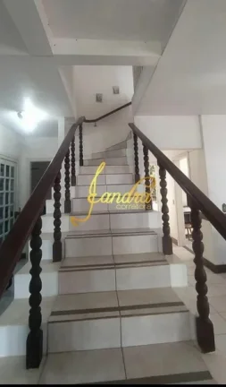 Imagem Sobrado em Capão Novo, com 06 dormitórios sendo duas suítes