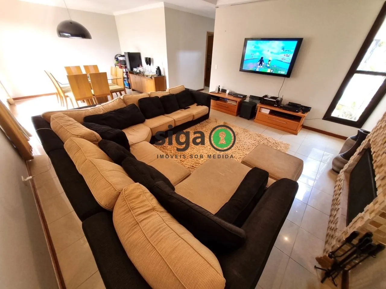 Imagem Casa a venda na Granja Viana com 4 dormitórios