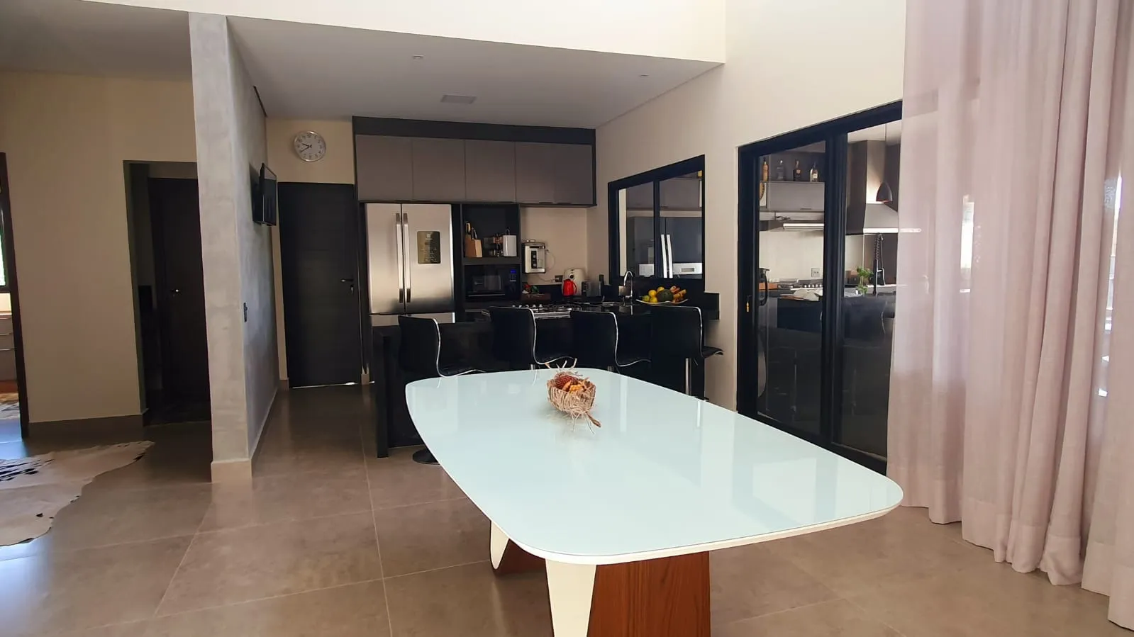 Imagem Luxuosa Casa no Condomínio Ecoresidencial Jequitibá ? 3 Suítes, Piscina, Academia e Muito Mais