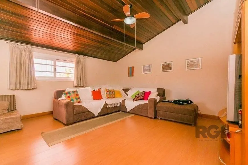 Imagem Casa de 380m² - 4 dormitórios, 2 suítes, 4 vagas no bairro Bom Jesus