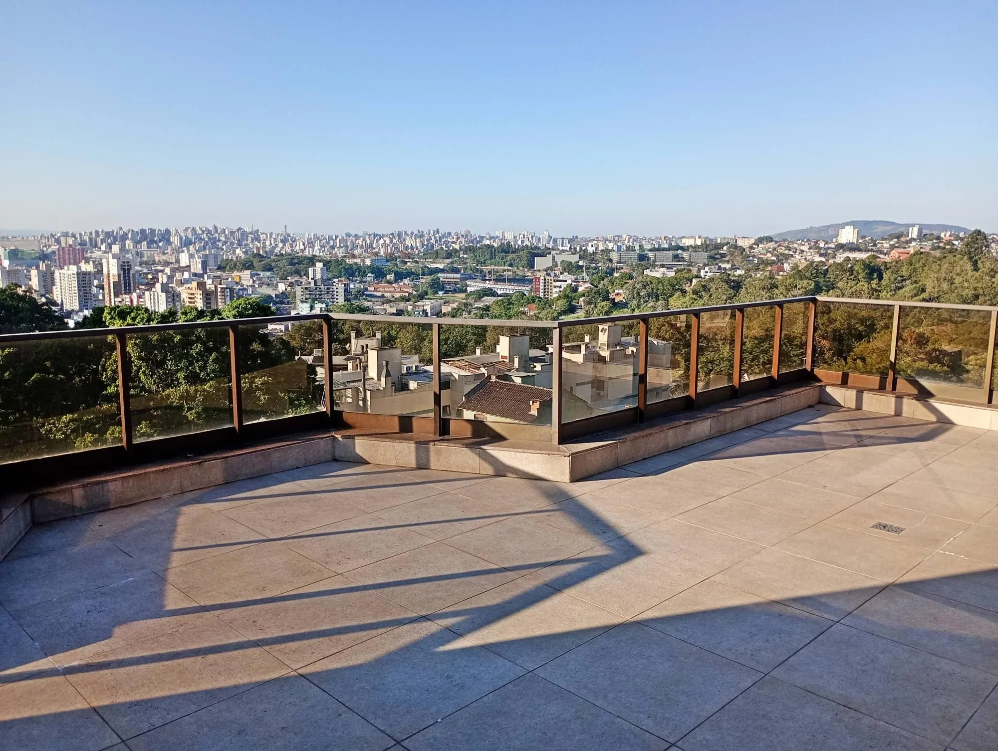 Imagem Cobertura com vista para o Guaíba, suíte e 2 vagas