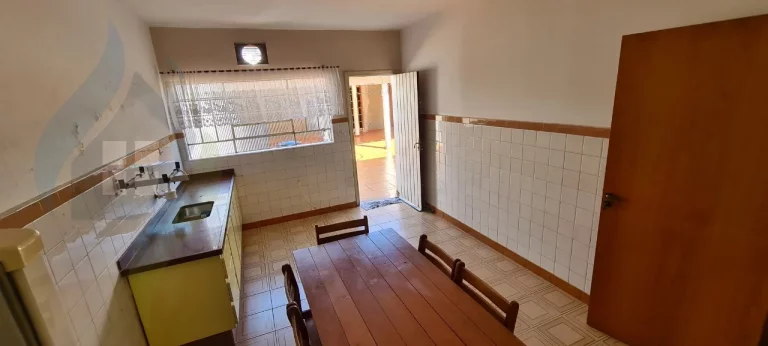 Imagem Casa de 3 dormitórios, 2 banheiros, 4 vagas, com 280m² em Jardim Silvestre, São Bernardo do Campo