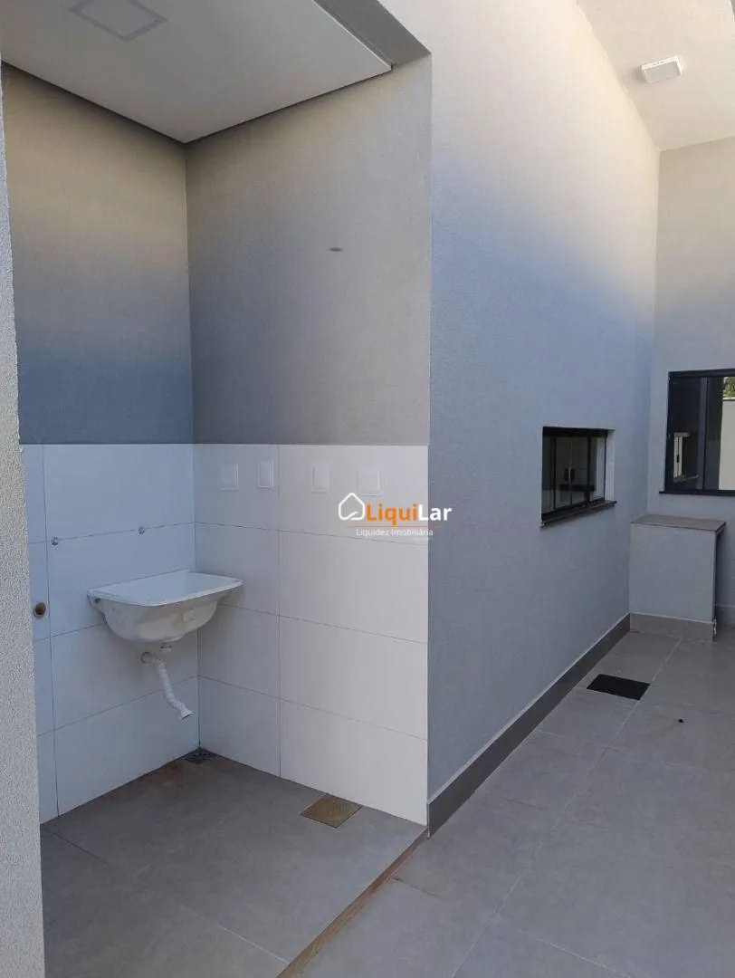 Imagem Casa Térrea à Venda no Rita Vieira com Piscina, Pé-Direito Duplo, Suíte e Área Gourmet