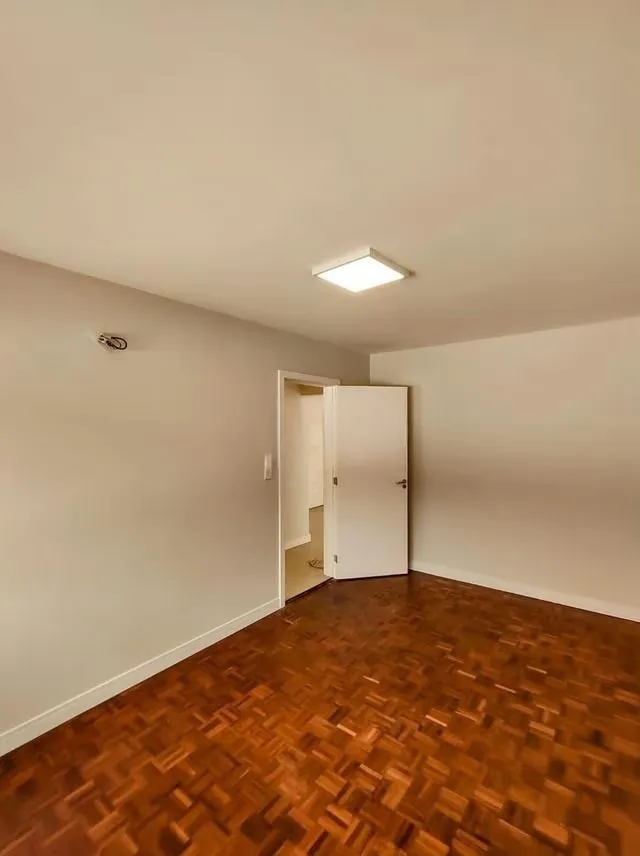Imagem Apartamento com 99m², localizado no bairro Petrópolis em Porto Alegre/RS.